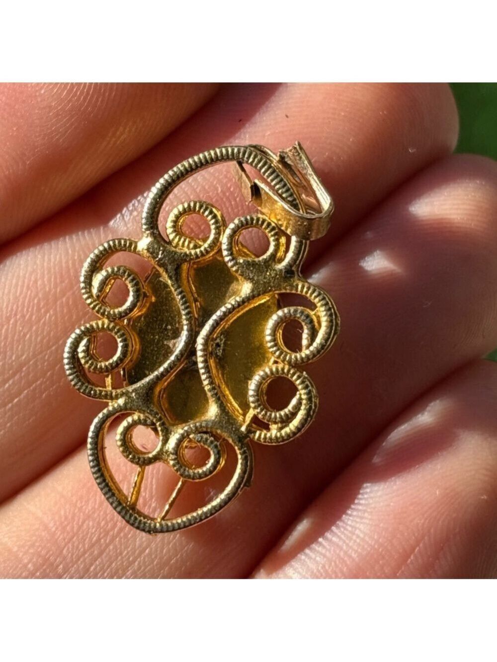💙 Vintage Sodalite Gold Tone Pendant Necklace • Ornate Timeless Filigree Setting - Picture 5 of 11
